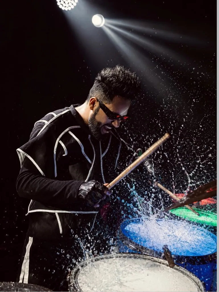 KKsonic water splash drumming with colored drums